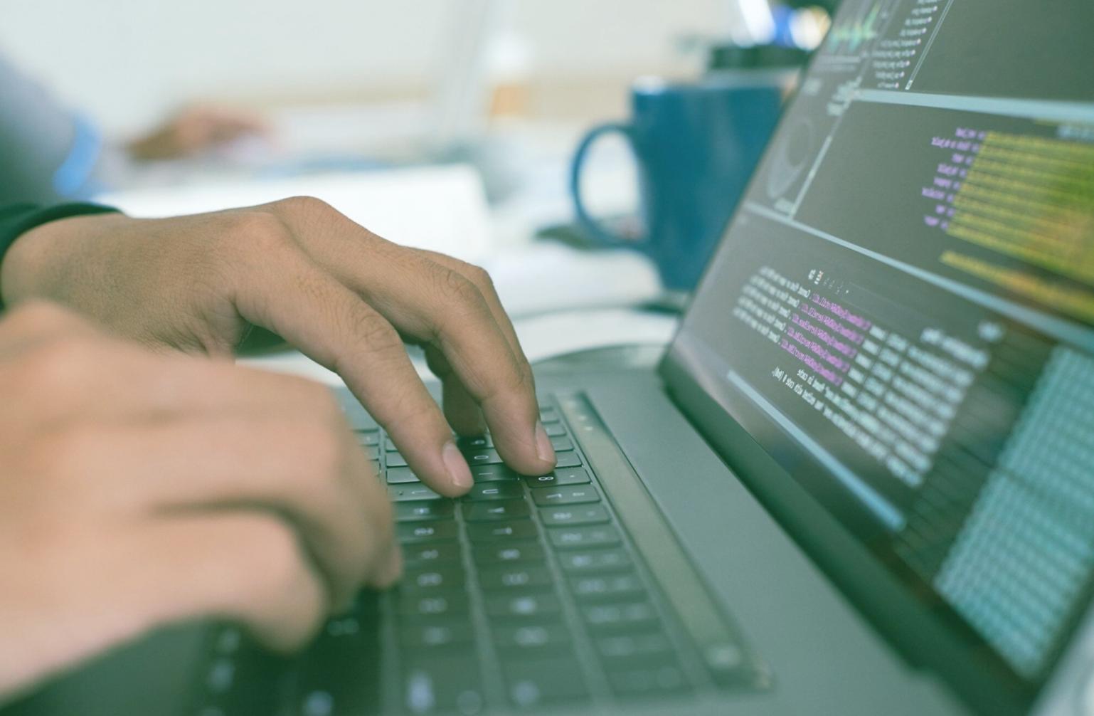 Bureau moderne avec équipement de conception graphique